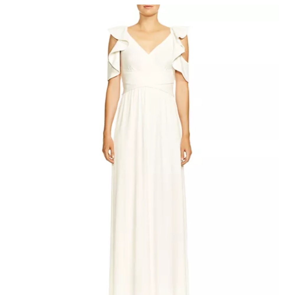 Elegant White Maxi Dress with Ruffle Sleeves